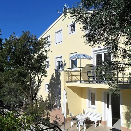 Helle In Mit Terrasse Selce